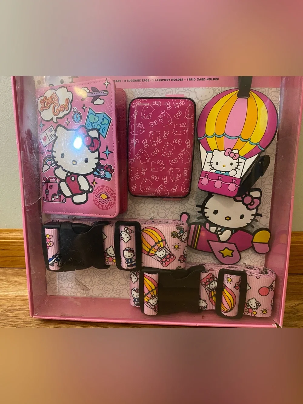 HELLO KITTY Travel Accessory Set Passport Holder Luggage Tags ID wallet & Straps